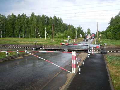 800px-Level_crossing_in_Proletarski,_Russia.jpg